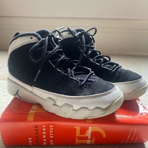 Air Jordan (KIDS) 9 Retro B/W Sneakers